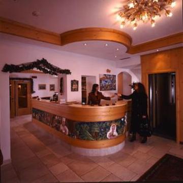 Dolomiti Hotel Cozzio มาดอนนาดีกัมปิโญ ภายนอก รูปภาพ
